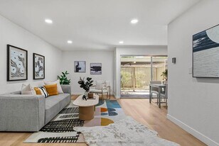 280 Easy St in Mountain View, CA - Building Photo