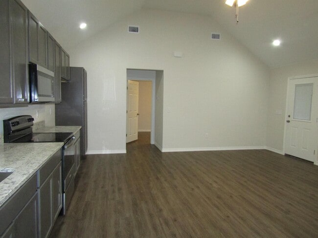 355 Garrison Dr in Lufkin, TX - Building Photo - Building Photo