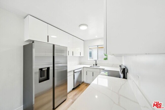 621 San Vicente Blvd in Santa Monica, CA - Building Photo - Building Photo