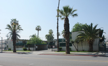 Sunshine Apartments in Riverside, CA - Building Photo - Building Photo