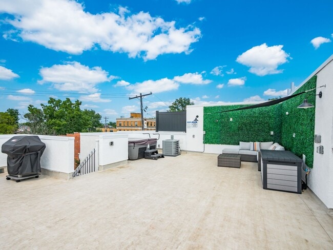 1438 Indianola Ave in Columbus, OH - Building Photo - Building Photo