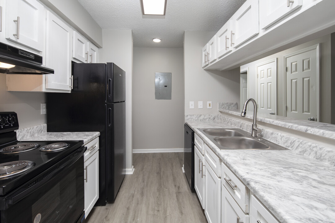 Summer Tree Apartments in Dothan, AL - Building Photo