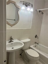 5225 SW 102nd Ave in Miami, FL - Building Photo - Building Photo