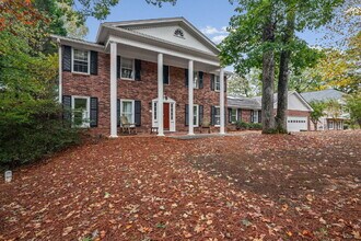 815 Sudbury Rd NE in Atlanta, GA - Building Photo - Building Photo