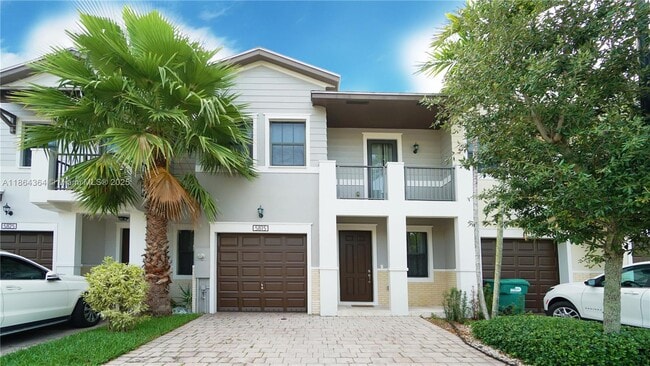 5815 NW 104th Path in Medley, FL - Building Photo - Building Photo
