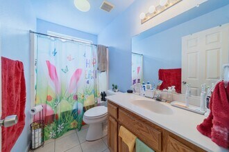 13714 Deleon Ave in Gustine, CA - Building Photo - Building Photo