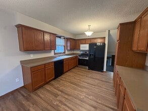 720 Northpoint Ave in Liberty, MO - Foto de edificio - Building Photo