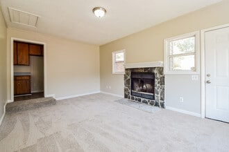 101 Big Horn Rd in Griffin, GA - Foto de edificio - Building Photo