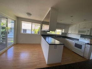 911 Luawai St in Honolulu, HI - Building Photo - Building Photo