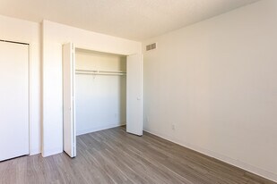 Mariposa Flats in Phoenix, AZ - Building Photo