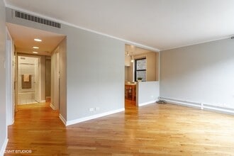 525 W Aldine Ave in Chicago, IL - Building Photo - Building Photo