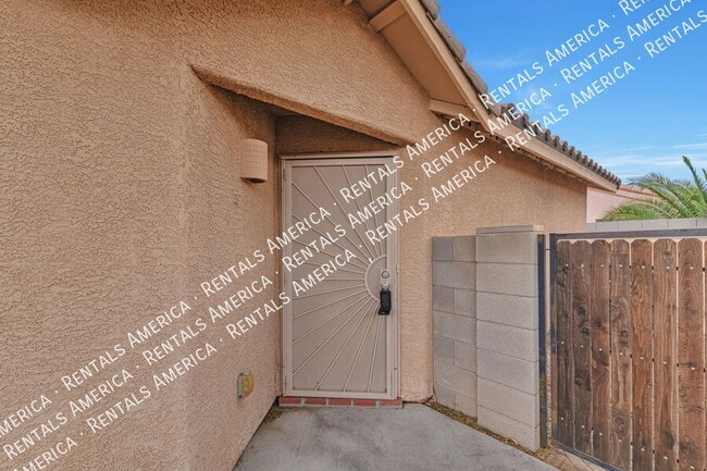 6615 E Splendid Ln in Tucson, AZ - Foto de edificio - Building Photo
