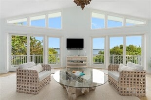 117 Indian Ave in Portsmouth, RI - Building Photo