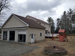 10 Dyer Ln in Canaan, NH - Foto de edificio - Building Photo