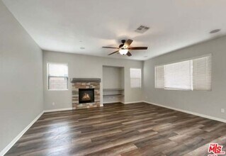 8823 Mora Ct in Lancaster, CA - Building Photo - Building Photo