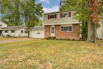 38109 Poplar Dr in Willoughby, OH - Building Photo - Building Photo