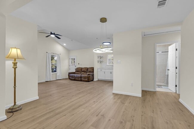 332 Thomas Rd in Azle, TX - Building Photo - Building Photo