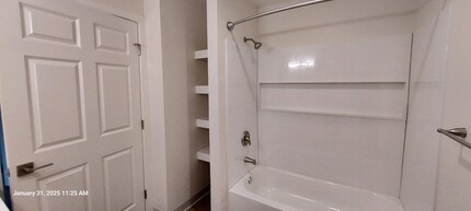 Gardenside Apartments in Sacramento, CA - Building Photo - Building Photo
