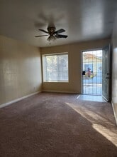 722 Spring Meadow Ct in Bakersfield, CA - Building Photo - Building Photo