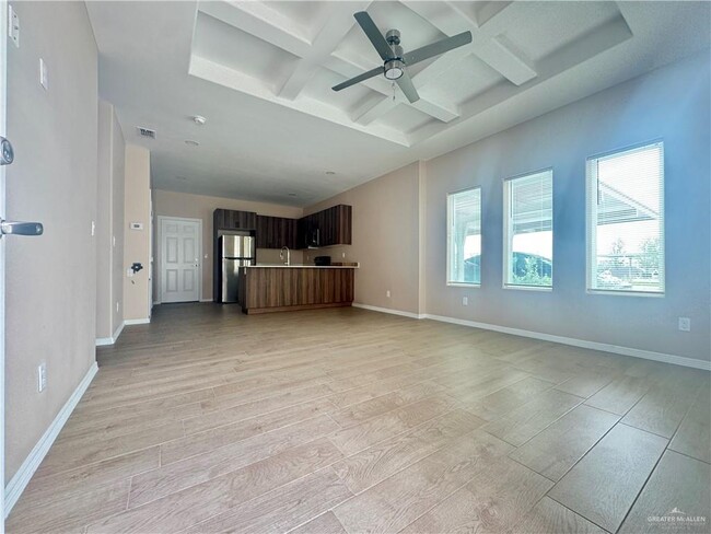910 N Spruce St in Edinburg, TX - Building Photo - Building Photo