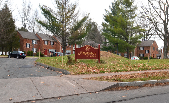 Maplewood Apartments in Manchester, CT - Foto de edificio - Building Photo