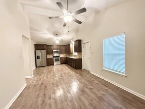 140 Huisache St in Lake Jackson, TX - Building Photo - Building Photo