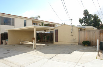 315 Jasmine Ave in Corona Del Mar, CA - Building Photo - Building Photo