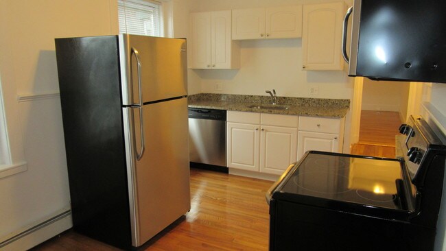 489 E Broadway, Unit 1 in Boston, MA - Foto de edificio - Building Photo