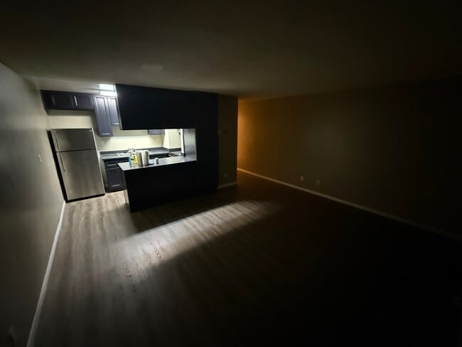 5585 E Pacific Coast Hwy in Long Beach, CA - Building Photo - Building Photo