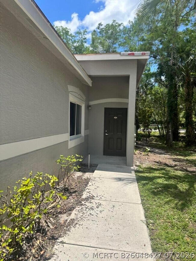 property at 220 Crestwood Cir