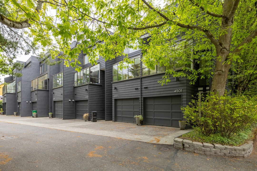 HAWTHORNE PLACE CONDOMINIUM in Seattle, WA - Building Photo