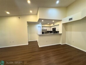 2103 Renaissance Blvd in Miramar, FL - Building Photo - Building Photo