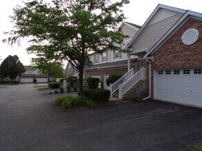 1595 Millbrook Dr in Algonquin, IL - Building Photo - Building Photo