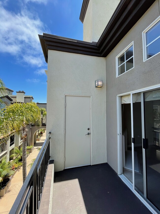 4165 Executive Dr, Unit F401 in La Jolla, CA - Building Photo - Building Photo