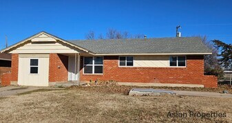 777 NW 1st St in Moore, OK - Building Photo