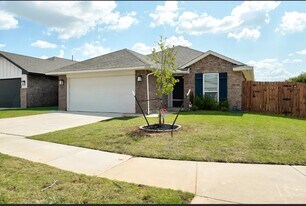 11652 SW 12th St in Yukon, OK - Building Photo