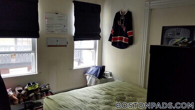 34 Darling St, Unit 2 in Roxbury Crossing, MA - Foto de edificio - Building Photo