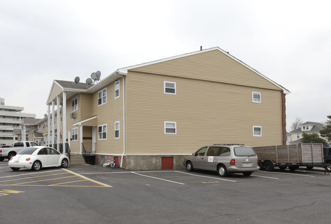 519 Ocean Blvd in Long Branch, NJ - Foto de edificio - Building Photo