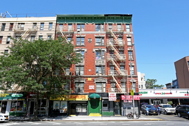 2109 1st Ave in New York, NY - Building Photo - Building Photo