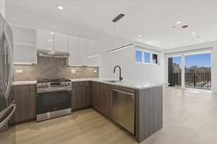 948 W Sunnyside Ave in Chicago, IL - Building Photo