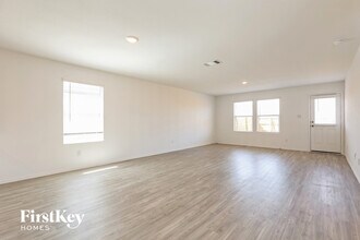 10714 Vinateros Dr in Converse, TX - Building Photo - Building Photo