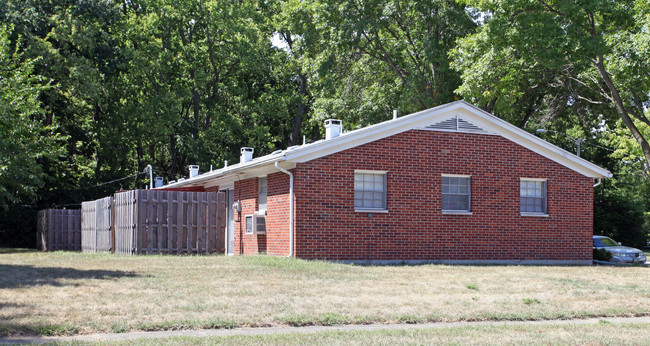 398 E Blossom Hill Rd in Dayton, OH - Foto de edificio - Building Photo