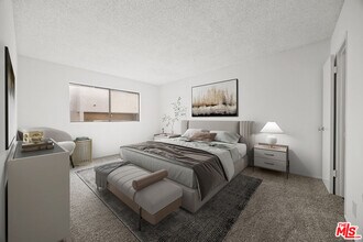 5400 Newcastle Ave in Los Angeles, CA - Foto de edificio - Building Photo