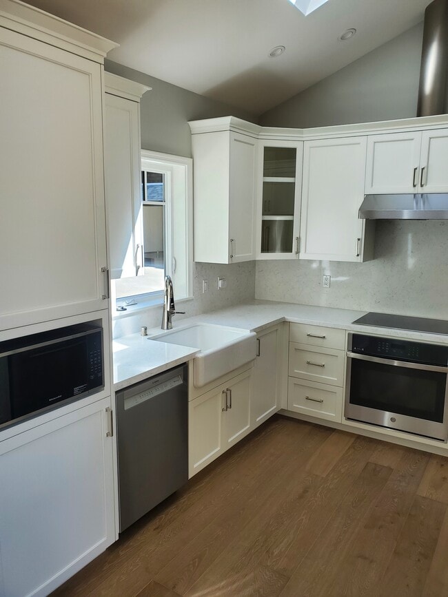 54 Stratford Rd in Kensington, CA - Building Photo - Building Photo