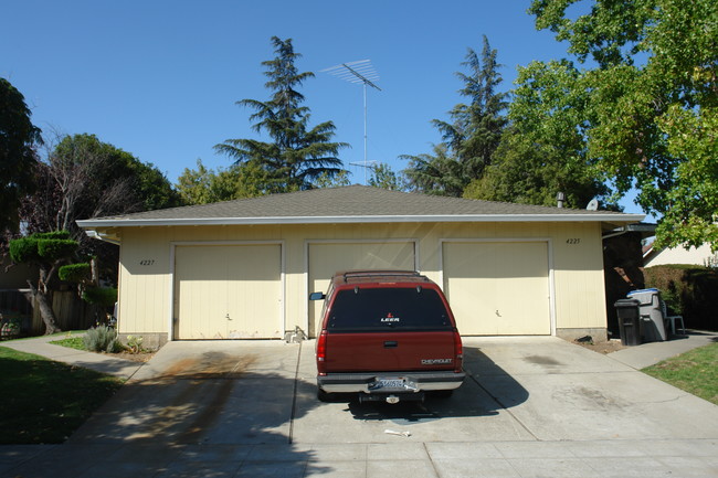 4225 Wessex Dr in San Jose, CA - Building Photo - Building Photo