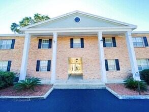 Colony House in Fort Walton Beach, FL - Building Photo - Building Photo