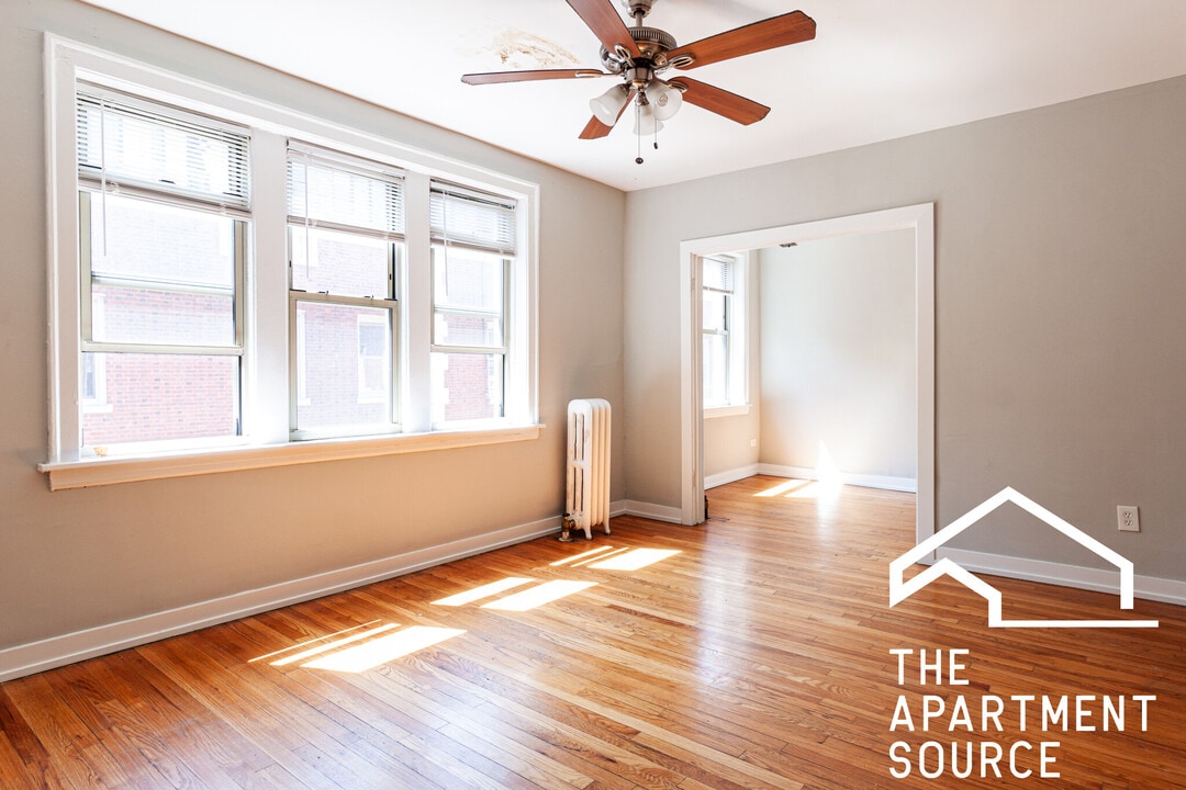 549 W Surf St, Unit 3S in Chicago, IL - Building Photo