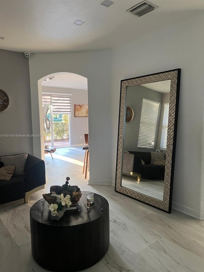 8502 NW 114th Ave in Doral, FL - Building Photo - Building Photo