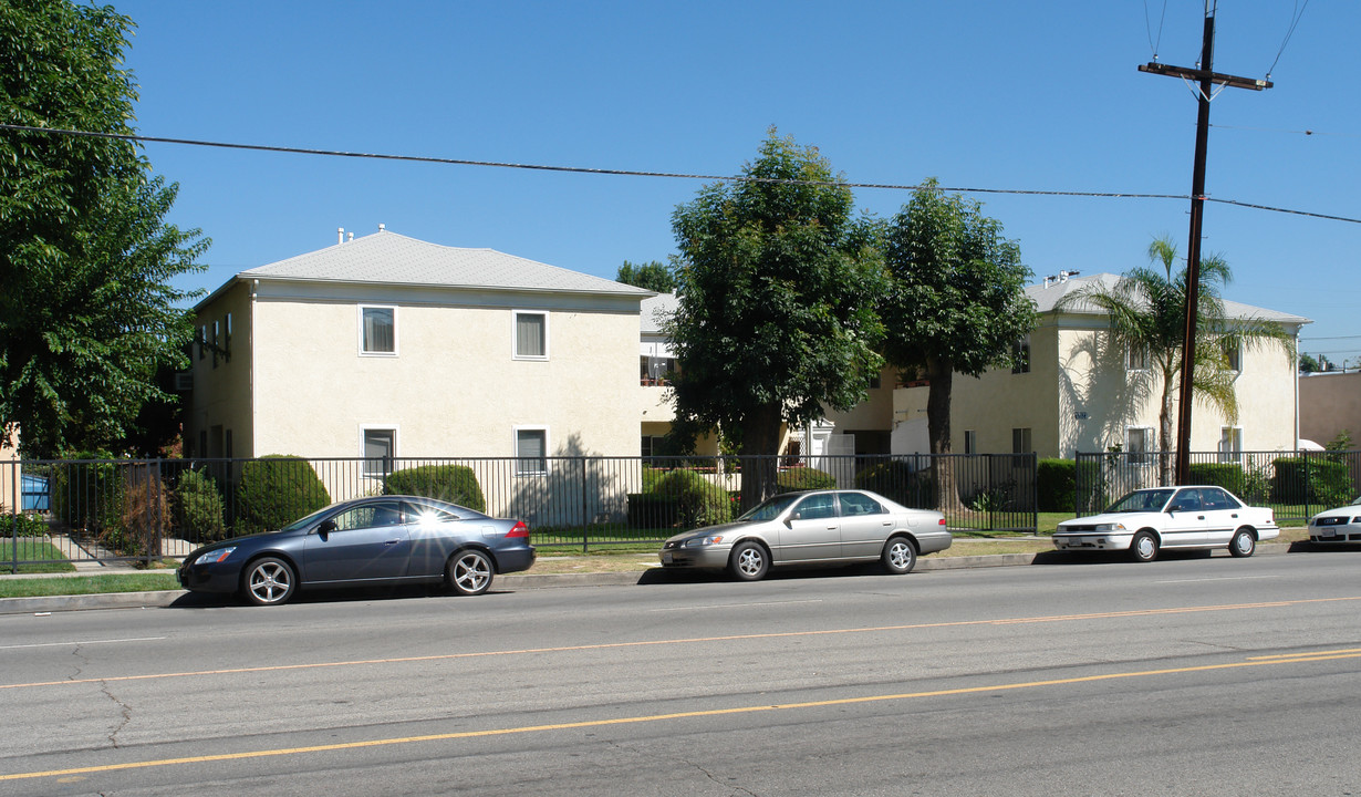 12523 Burbank Blvd in Valley Village, CA - Building Photo