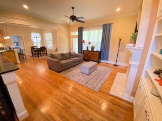 200 N Cres Lake Way in Blythewood, SC - Building Photo - Building Photo